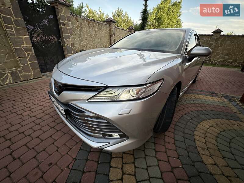 Седан Toyota Camry 2017 в Львові