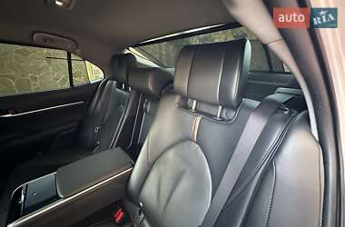 Седан Toyota Camry 2017 в Львове