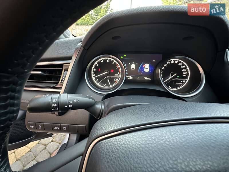 Седан Toyota Camry 2017 в Львові