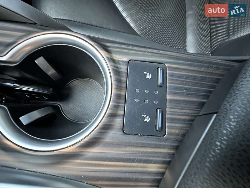 Седан Toyota Camry 2017 в Львові