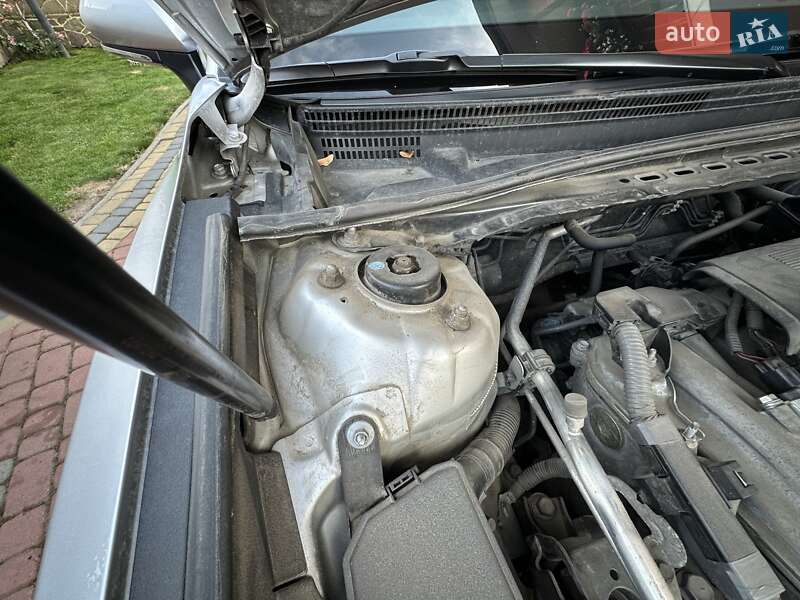 Седан Toyota Camry 2017 в Львові