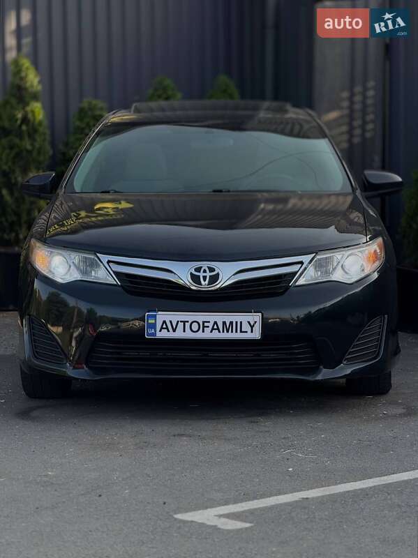 Седан Toyota Camry 2013 в Днепре