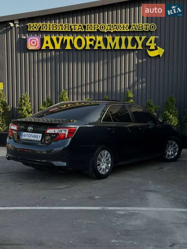 Седан Toyota Camry 2013 в Днепре