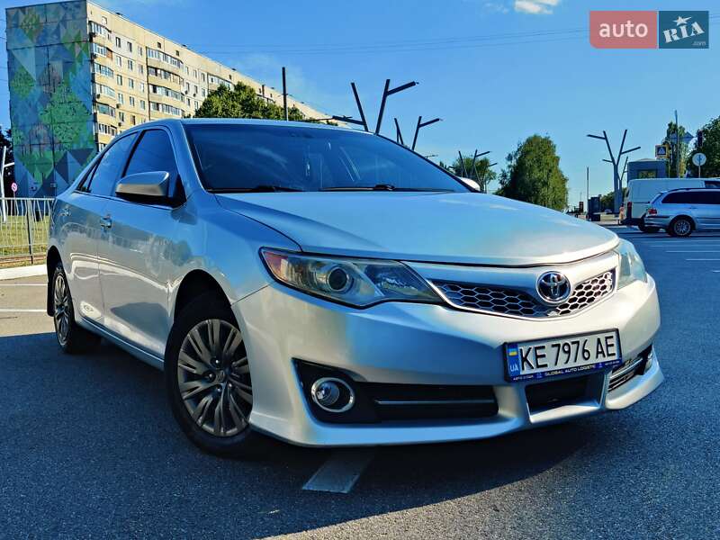 Седан Toyota Camry 2014 в Харькове