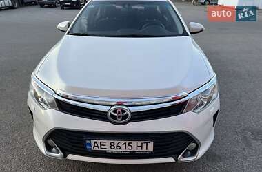 Седан Toyota Camry 2016 в Дніпрі