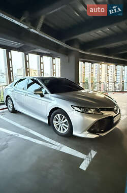 Седан Toyota Camry 2018 в Харькове