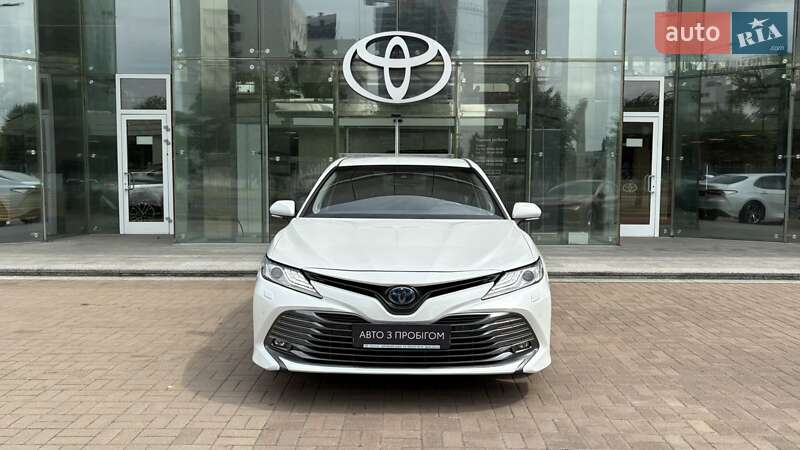 Седан Toyota Camry 2019 в Києві