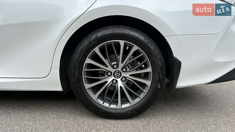 Седан Toyota Camry 2019 в Києві