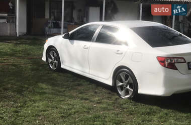 Седан Toyota Camry 2013 в Киеве
