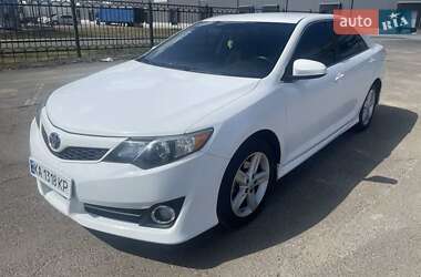 Седан Toyota Camry 2014 в Києві