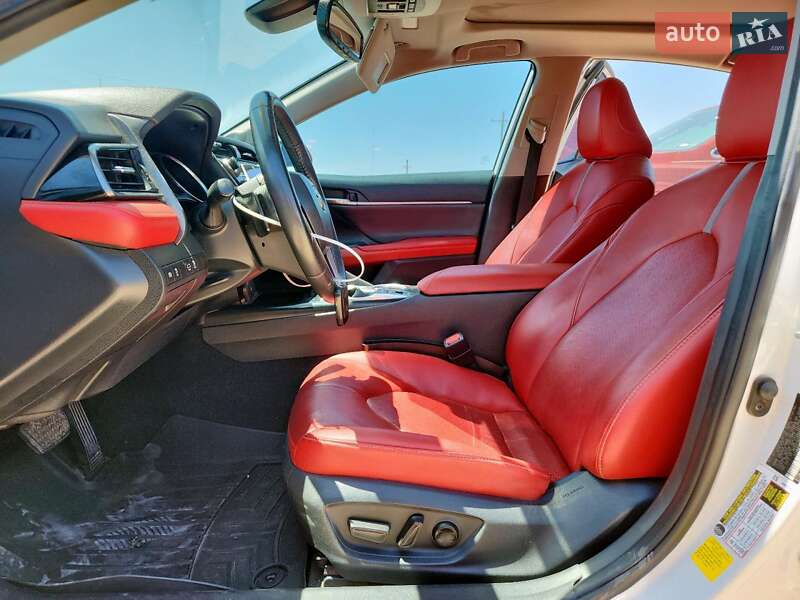 Седан Toyota Camry 2020 в Львові