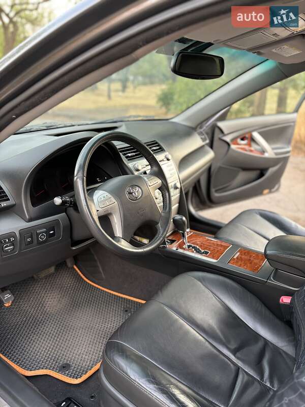 Седан Toyota Camry 2008 в Кривому Розі