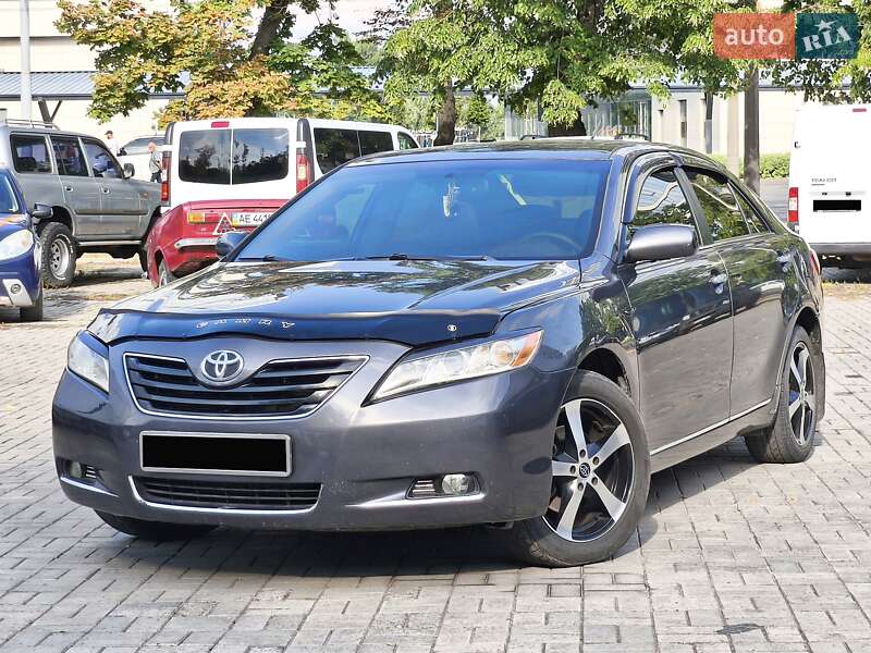 Седан Toyota Camry 2006 в Днепре