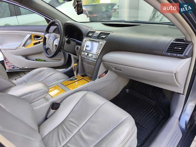 Седан Toyota Camry 2006 в Днепре
