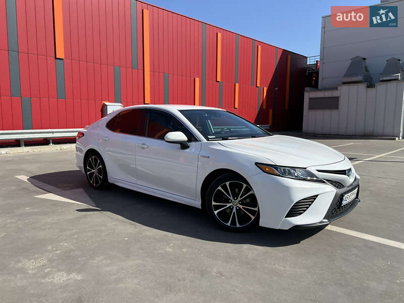 Седан Toyota Camry 2020 в Киеве