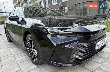 Седан Toyota Camry 2025 в Києві