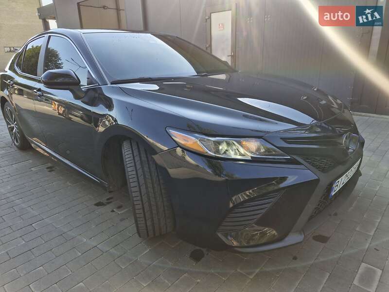 Седан Toyota Camry 2018 в Миргороде