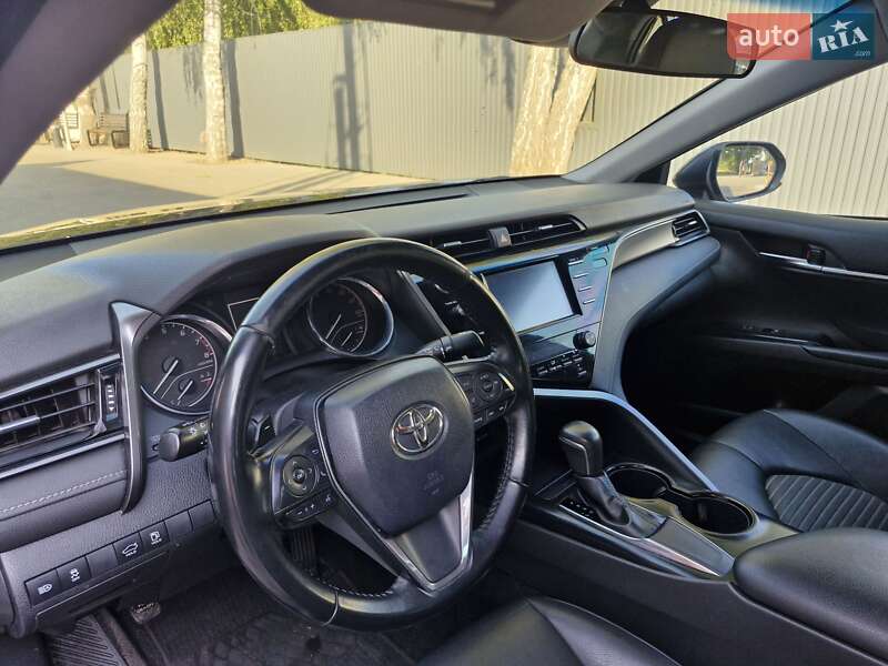 Седан Toyota Camry 2018 в Миргороде