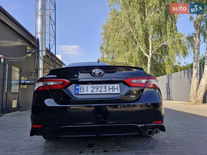 Седан Toyota Camry 2018 в Миргороде