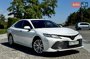 Седан Toyota Camry 2017 в Дніпрі
