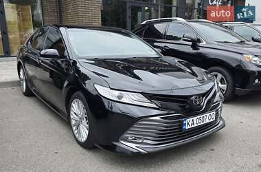 Седан Toyota Camry 2018 в Киеве