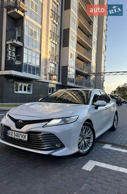 Седан Toyota Camry 2018 в Харькове