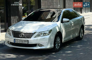 Седан Toyota Camry 2012 в Ужгороде