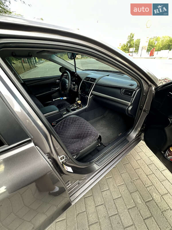 Седан Toyota Camry 2015 в Дніпрі