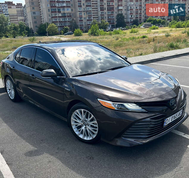 Седан Toyota Camry 2018 в Киеве