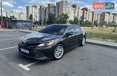 Седан Toyota Camry 2018 в Киеве