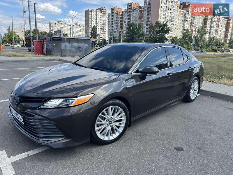 Седан Toyota Camry 2018 в Киеве