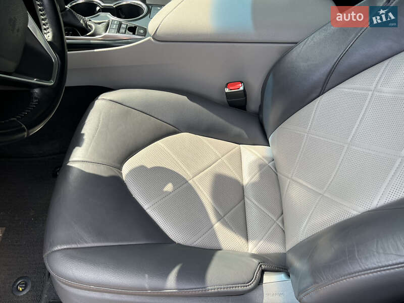Седан Toyota Camry 2018 в Киеве