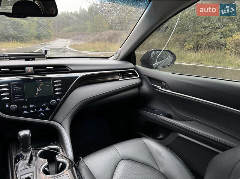 Седан Toyota Camry 2018 в Броварах