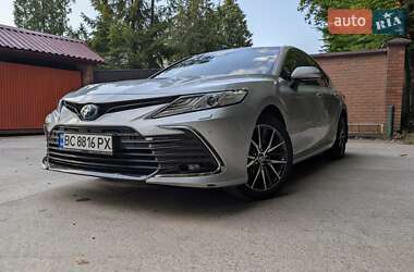 Седан Toyota Camry 2023 в Львове