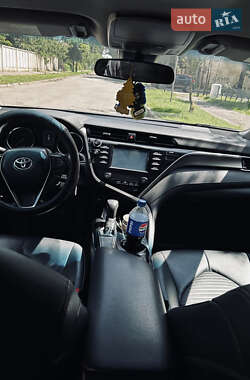 Седан Toyota Camry 2018 в 