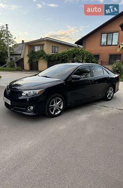 Седан Toyota Camry 2013 в Киеве