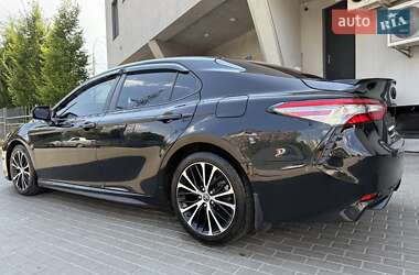 Седан Toyota Camry 2020 в Киеве
