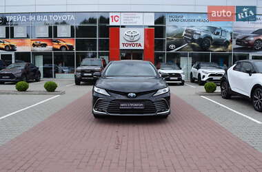 Седан Toyota Camry 2024 в 