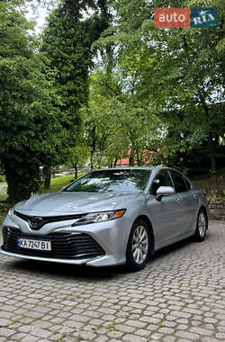 Седан Toyota Camry 2018 в Тернополе