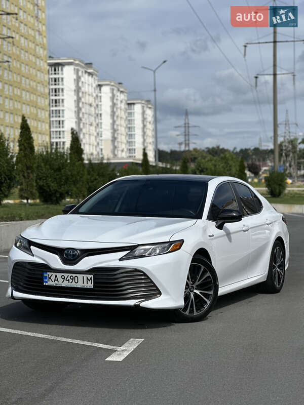 Toyota Camry 2019