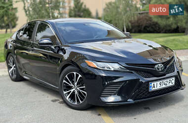 Седан Toyota Camry 2017 в Киеве