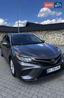Седан Toyota Camry 2018 в Львове