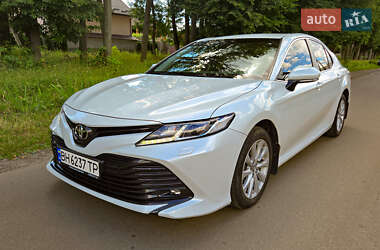 Седан Toyota Camry 2019 в Виннице