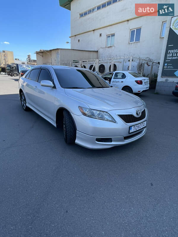 Седан Toyota Camry 2006 в Кривом Роге