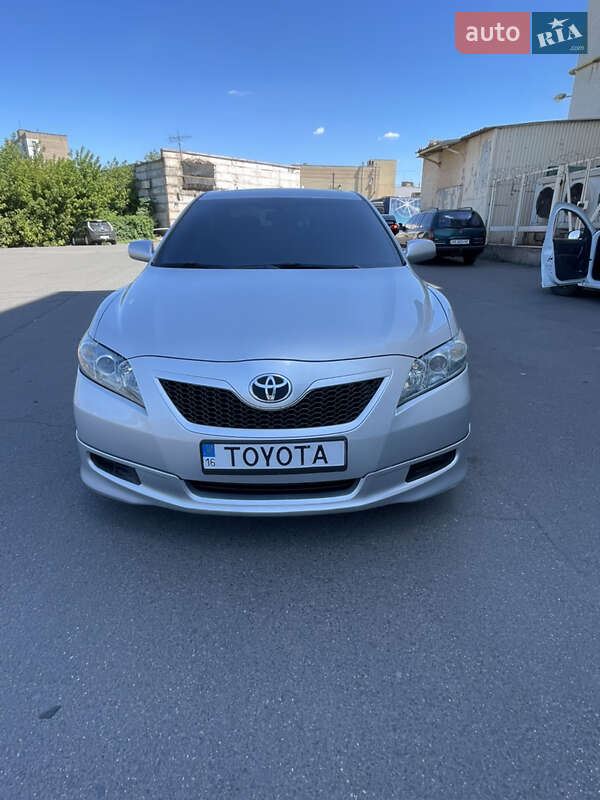 Седан Toyota Camry 2006 в Кривом Роге