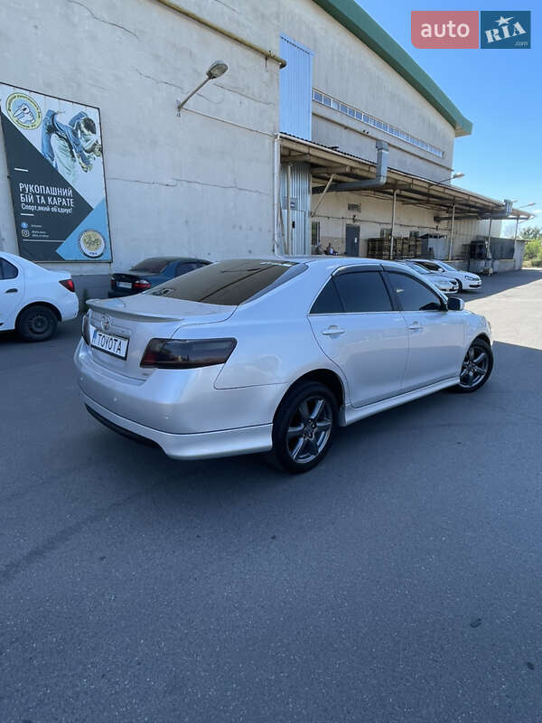 Седан Toyota Camry 2006 в Кривом Роге
