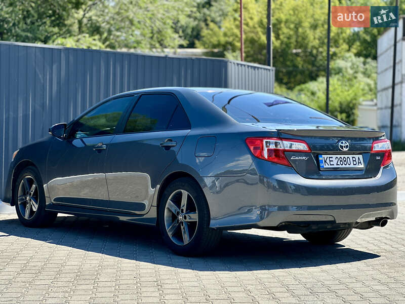 Седан Toyota Camry 2012 в Кам'янському