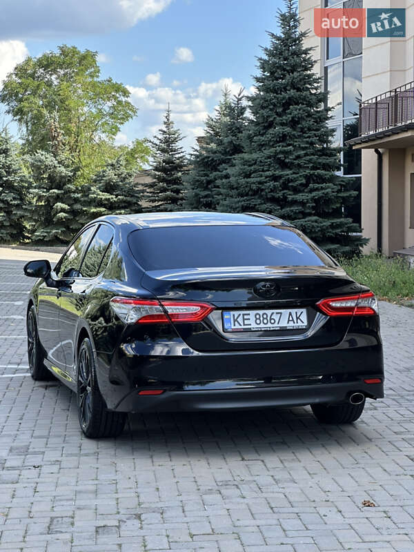 Седан Toyota Camry 2017 в Харькове