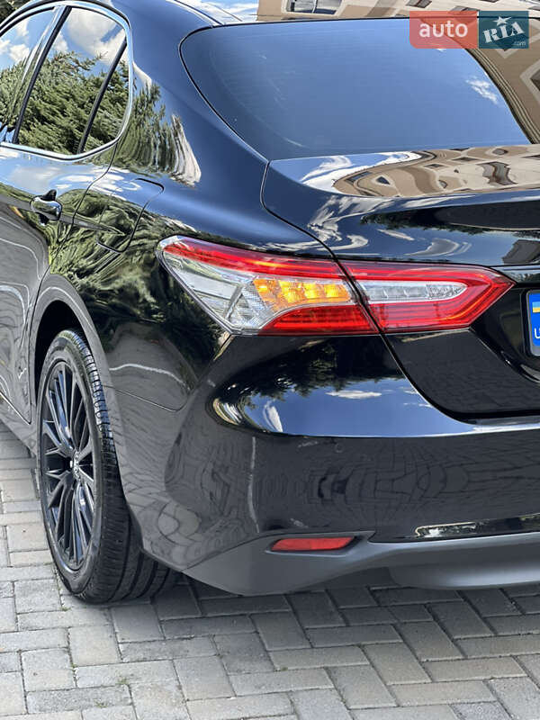 Седан Toyota Camry 2017 в Харькове