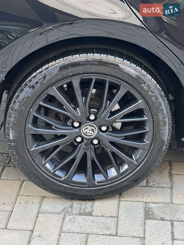 Седан Toyota Camry 2017 в Харькове